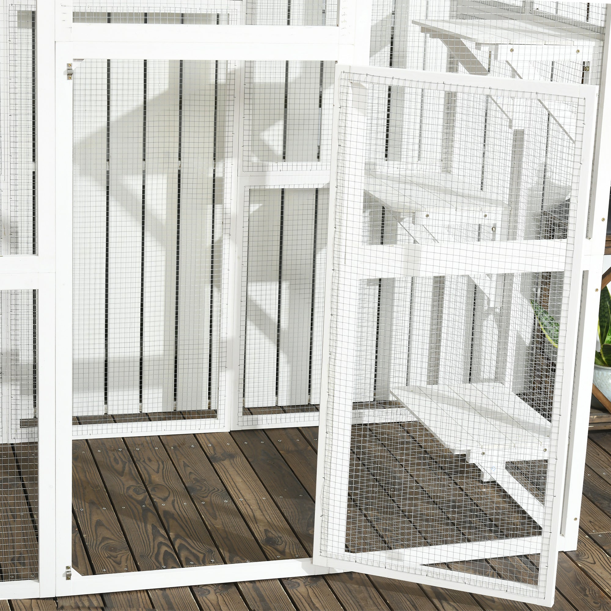Grand Outdoor Cat Enclosure with 6 Ledges, White