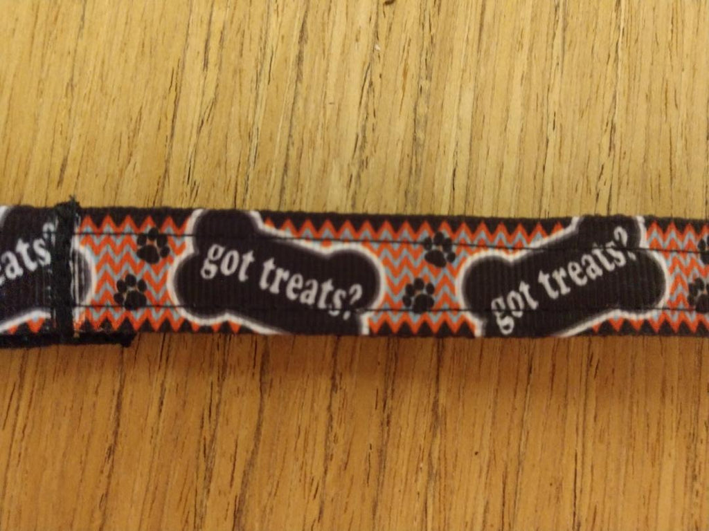 Adjustable "Got Treats?" Small Pet Collar