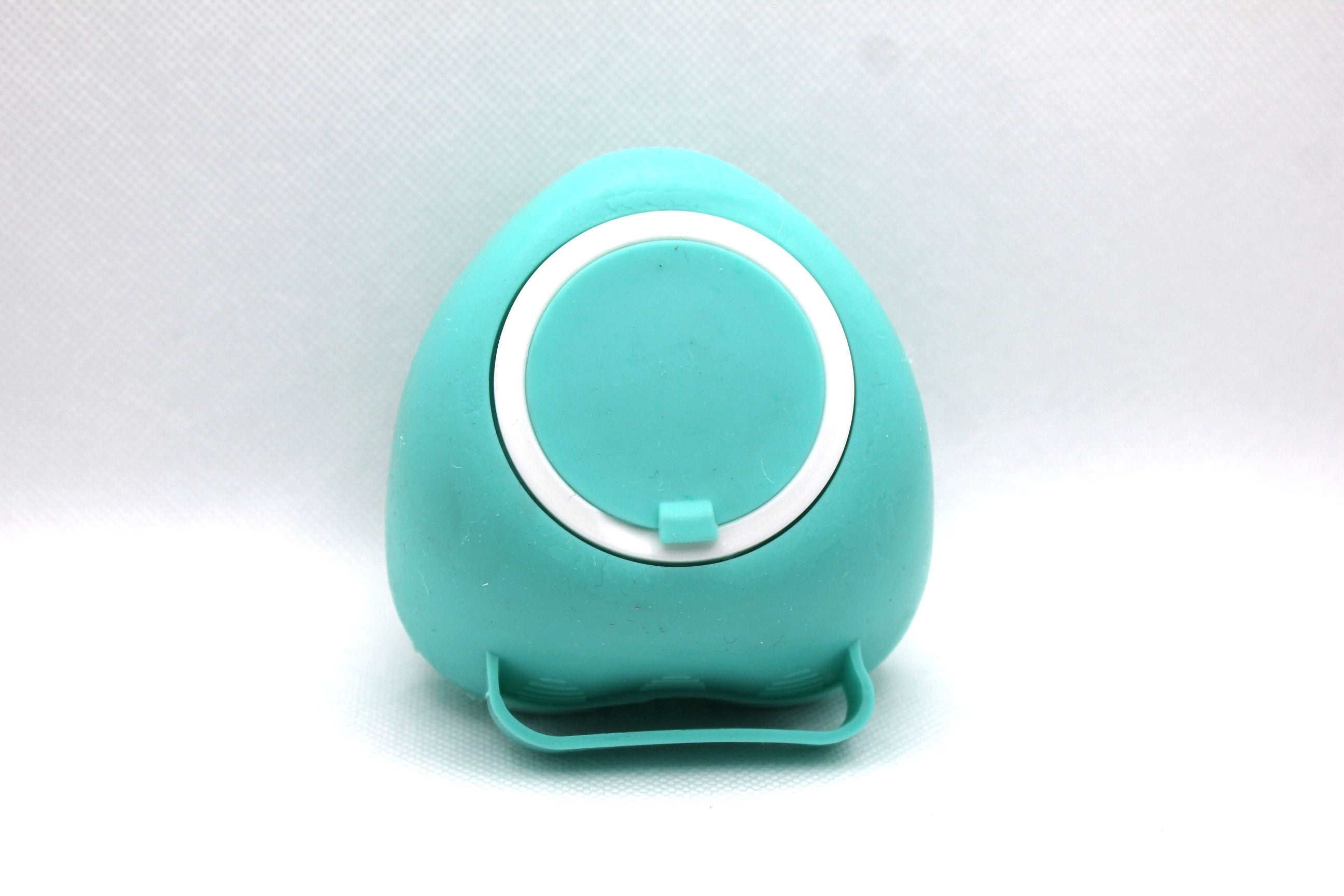 Bath Brush with Integrated Dispenser